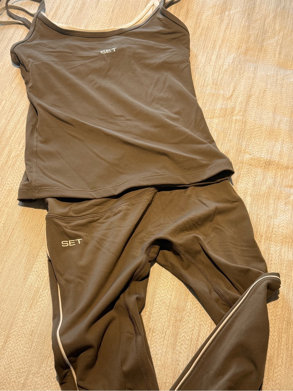SET Active Breathe 1.0 Grain Color: Tank and Leggings Set XS - Picture 4 of 6